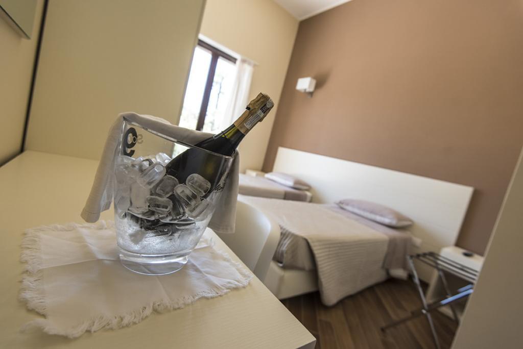 Hotel Golden House Mesagne Pokój zdjęcie